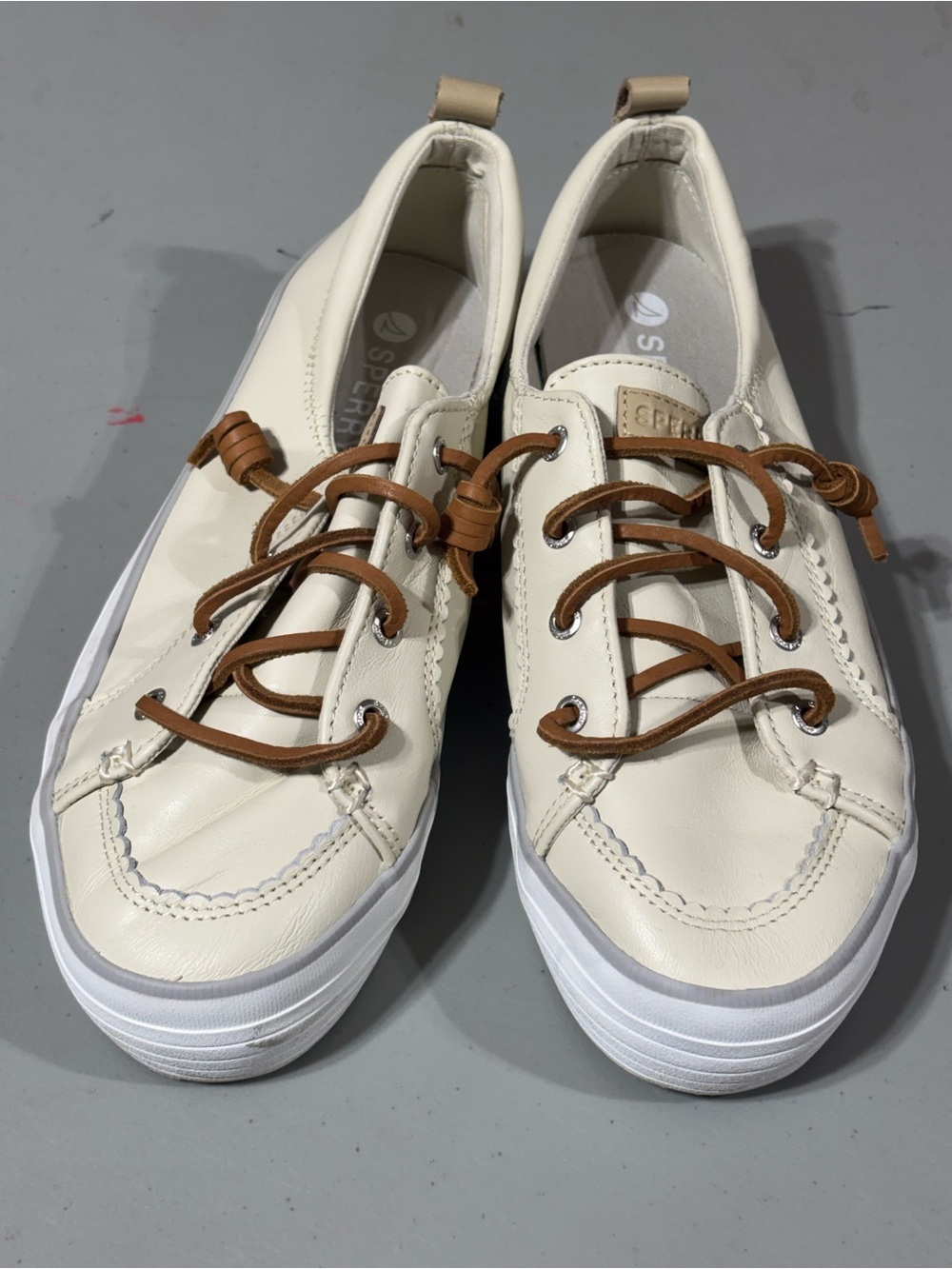 Sperry Crest Vibe Leather Sneakers Womenโs Size 8 Ivory Cream Boat Shoe Casual